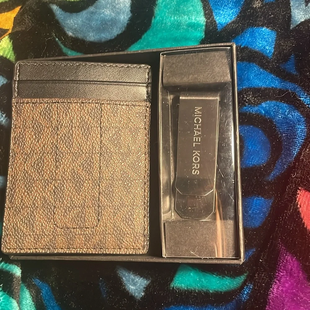 MICHEAL KORS NIB Clip on wallet